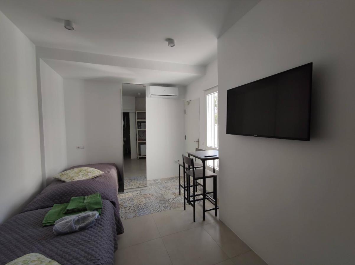 Room Near The Sea ماربيا المظهر الخارجي الصورة