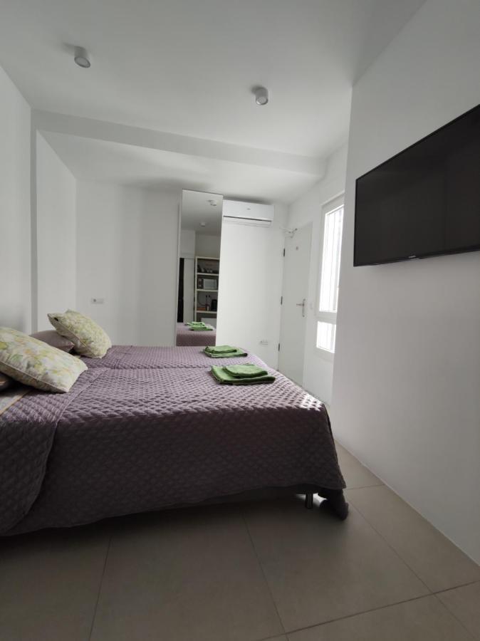 Room Near The Sea ماربيا المظهر الخارجي الصورة