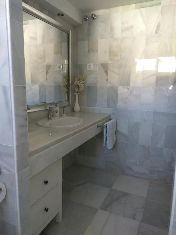 Room Near The Sea ماربيا الغرفة الصورة