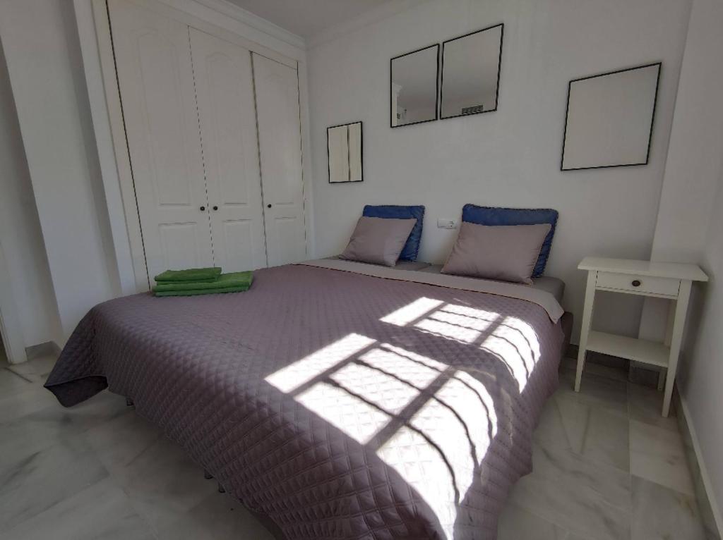 Room Near The Sea ماربيا الغرفة الصورة